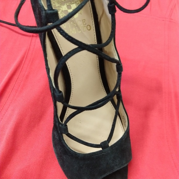 Vince,Camuto suede ankle laces - Picture 6 of 6